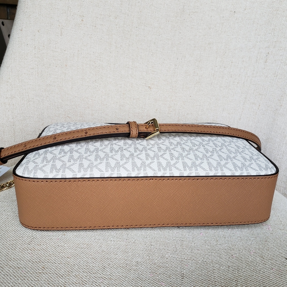 🌺NWT Michael Kors LG EW crossbody bag Vanilla MK - Picture 5 of 8